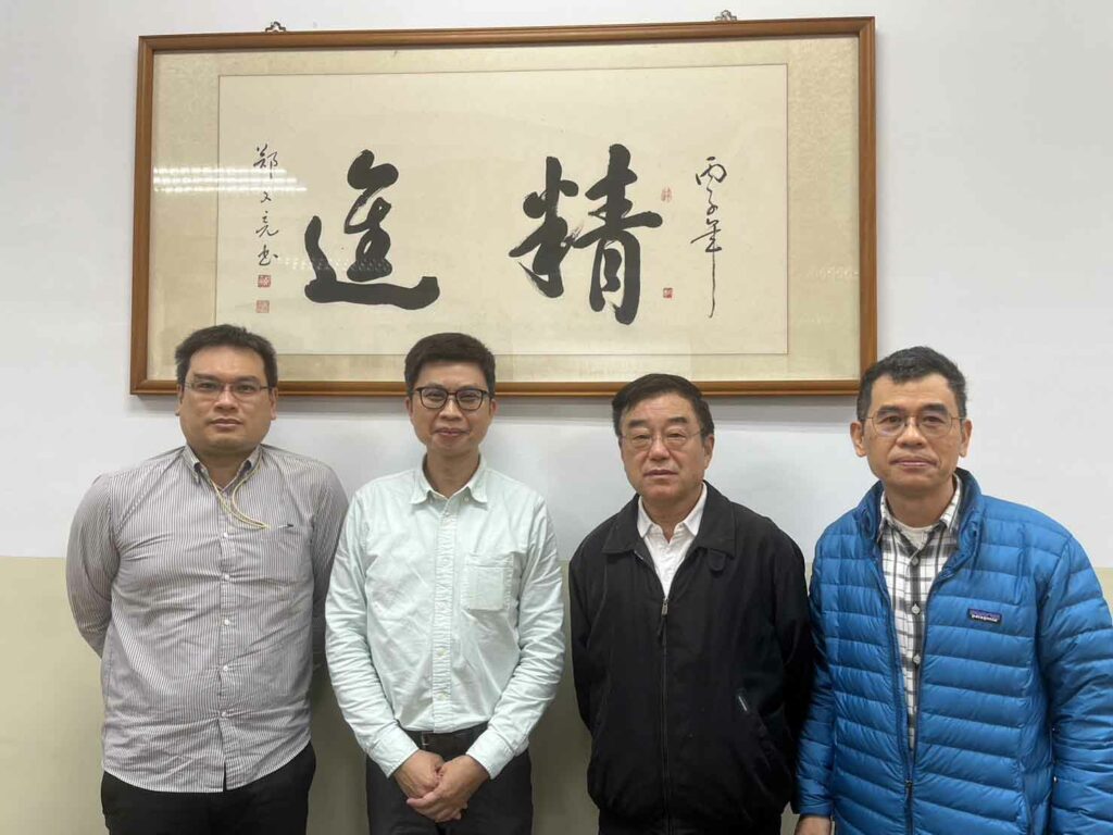 左起:吳弘昱助理教授、葉信富副教授、訪談學者張幼寬教授、主持人徐國錦教授