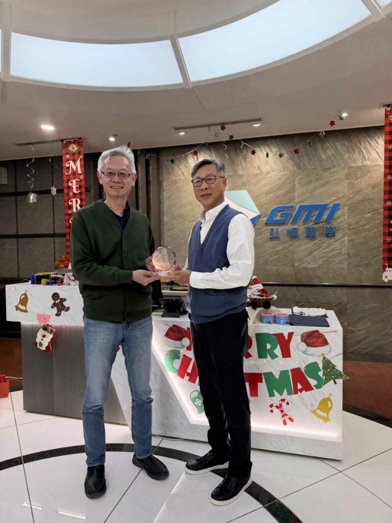 右:葉佳紋學長