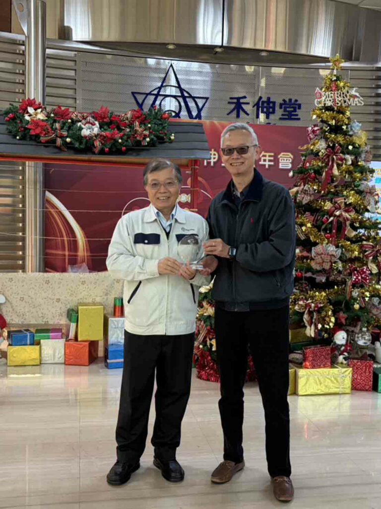 左:葉輝邦學長