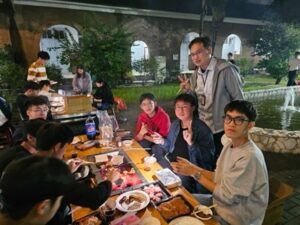 圖／烤肉時的合照